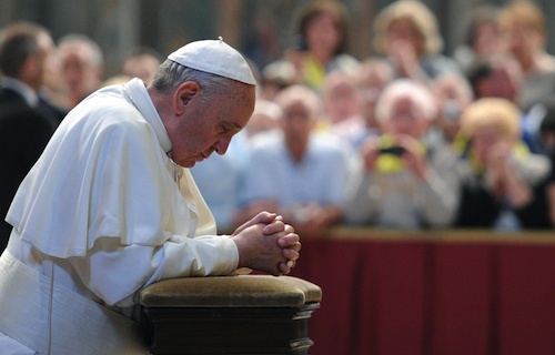 البابا قلق لما يجري للمكونات المسيحية في العراق