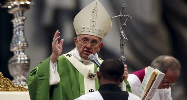البابا فرنسيس يتلو صلاة التبشير الملائكي ويتحدث عن جذور الإيمان بمناسبة عيد القديسَين بطرس وبولس