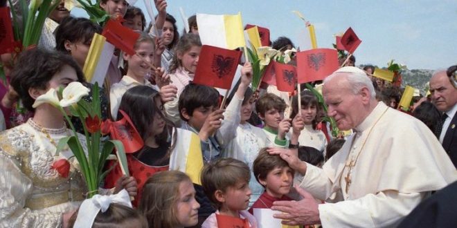 البابا فرنسيس: يوحنا بولس الثاني قد ترك علامة لا تُمحى في الكنيسة