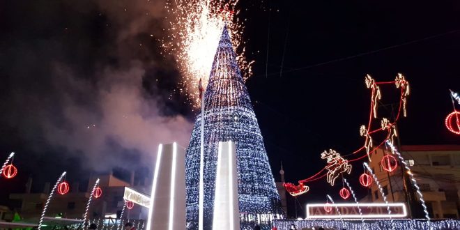 بلدية جديدة الجومة أضاءت أكبر شجرة ميلادية في عكار