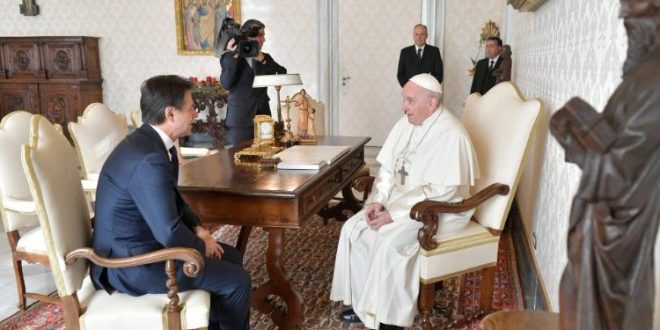 البابا فرنسيس يستقبل رئيس الوزراء الإيطالي في زيارته الأولى إلى الفاتيكان