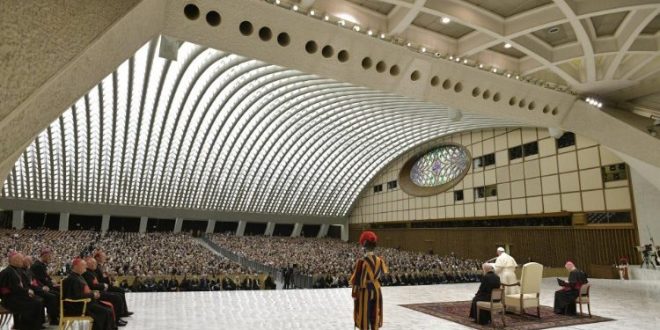 البابا فرنسيس يستقبل أساتذة وطلاب جامعة “لومسا” الإيطالية في الذكرى الثمانين لتأسيسها