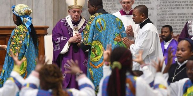 البابا يحتفل بالقداس في الفاتيكان مع الجالية الكاثوليكية الكونغو