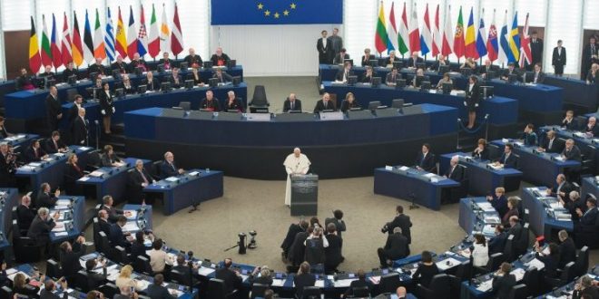 البابا فرنسيس: ليلهم إعلان شومان الذين يشغلون مناصب مسؤوليّة في الاتحاد الأوروبي