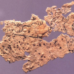 أقدم قطعة ورق عثرعليها حتى الآن، هي جزء من خريطة جغرافية تم اكتشافها عام 1986 في فانغماتان (شمال شرق الصين)