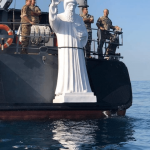 تمثال لمار شربل في قعر البحر‎